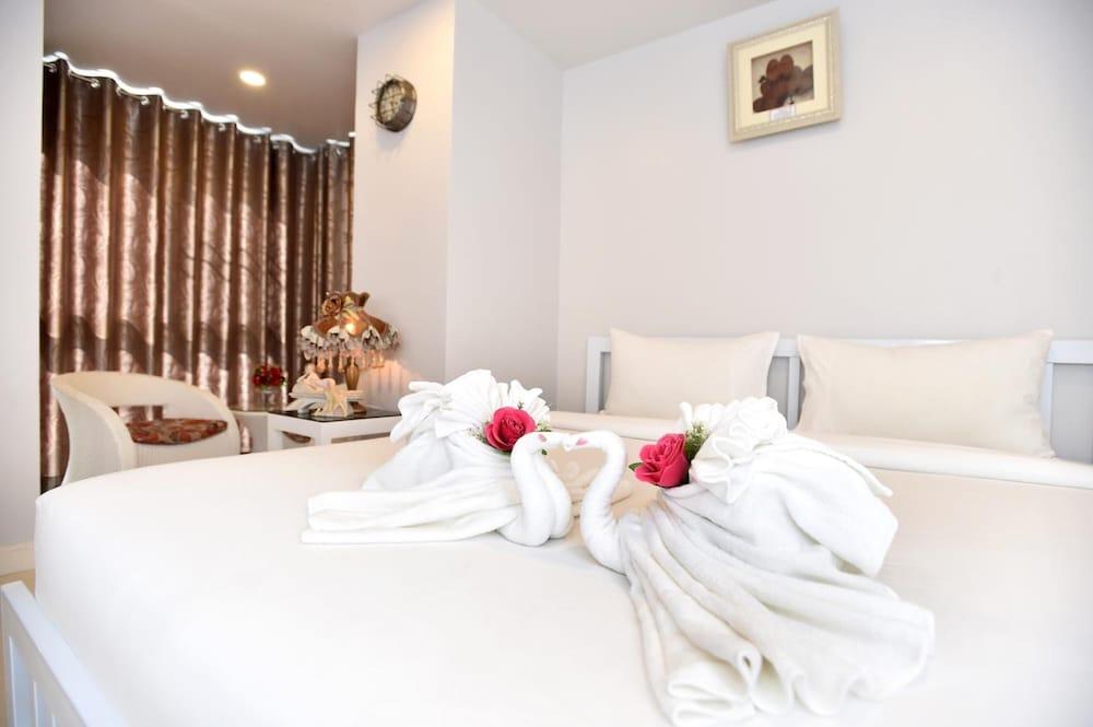 Parvena Hotel Bangkok Exterior photo
